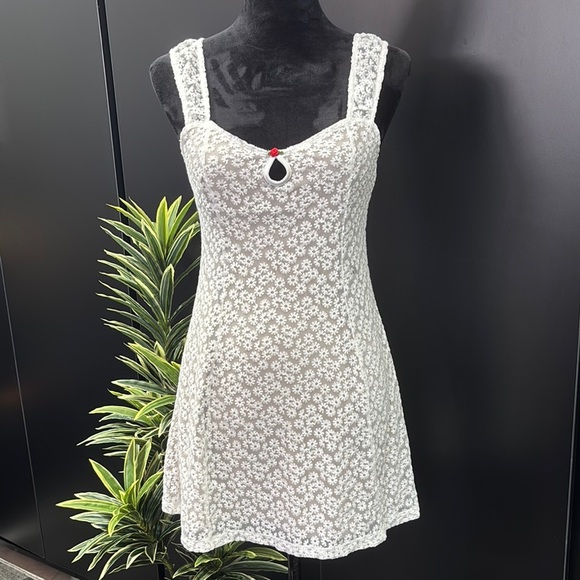 Aeropostale Mesh Lace embroidery,lined,keyhole v-neck, 2” shoulder strap, flare - Picture 1 of 8